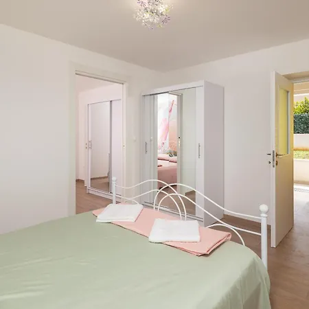 Akvarel - Private Garden Terrace & Bbq *