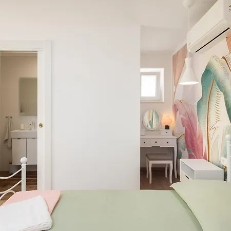 Apartment Akvarel - Private Garden Terrace & Bbq