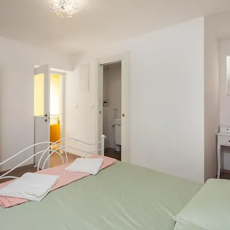 Akvarel - Private Garden Terrace & Bbq Apartment Duće