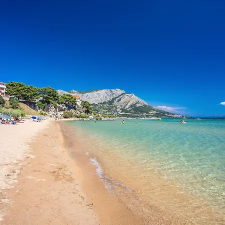 Apartment Akvarel - Private Garden Terrace & Bbq