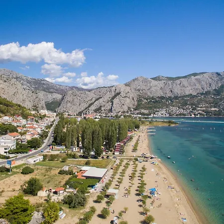 Apartment Akvarel - Private Garden Terrace & Bbq Duće