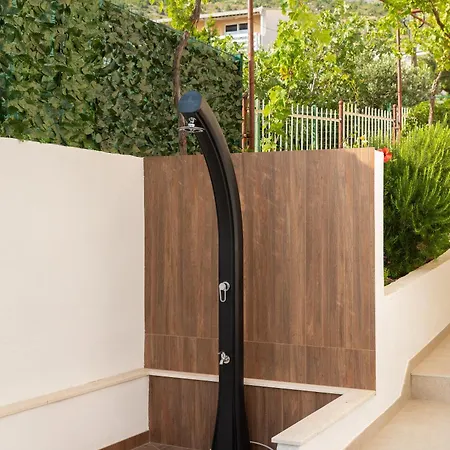 Apartment Akvarel - Private Garden Terrace & Bbq Duće