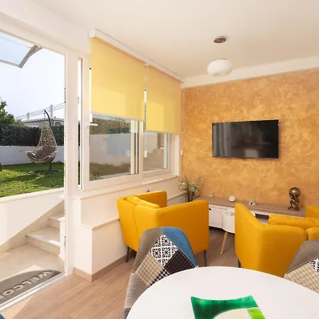 Apartment Akvarel - Private Garden Terrace & Bbq