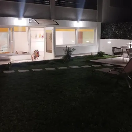 Akvarel - Private Garden Terrace & Bbq Apartment