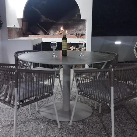 Apartment Akvarel - Private Garden Terrace & Bbq Duće