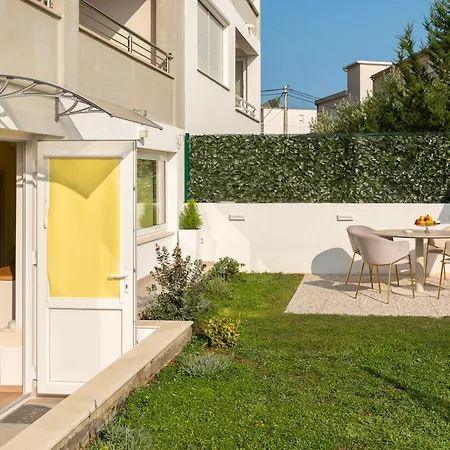 Apartment Akvarel - Private Garden Terrace & Bbq *